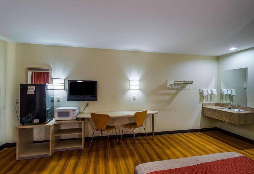 חדר סטנדרט עם מיטת קינג, Motel 6urbana, Il