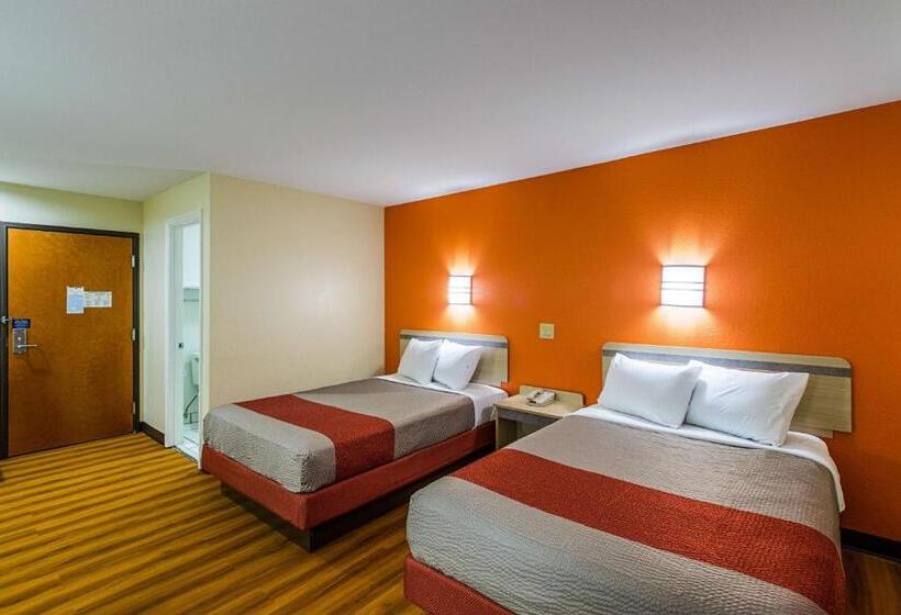 חדר סטנדרט לארבעה, Motel 6urbana, Il