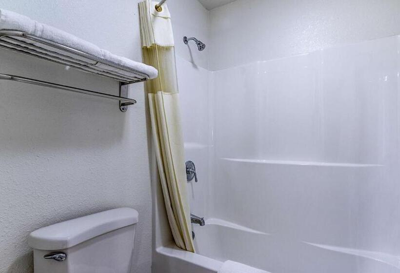 חדר סטנדרט עם מיטת קינג, Motel 6urbana, Il