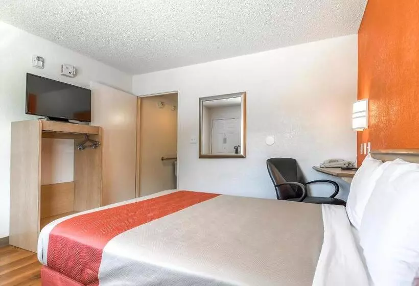 اتاق استاندارد با تخت بزرگ برای معلولان, Motel 6carlsbad, Ca East Near Legoland