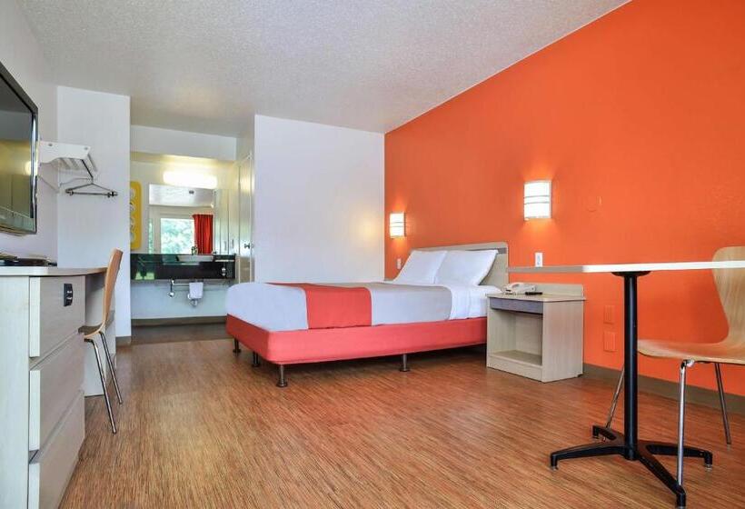 غرفة قياسية سرير كينج لذوى الإحتياجات الخاصة, Motel 6 Saint Joseph, Mo