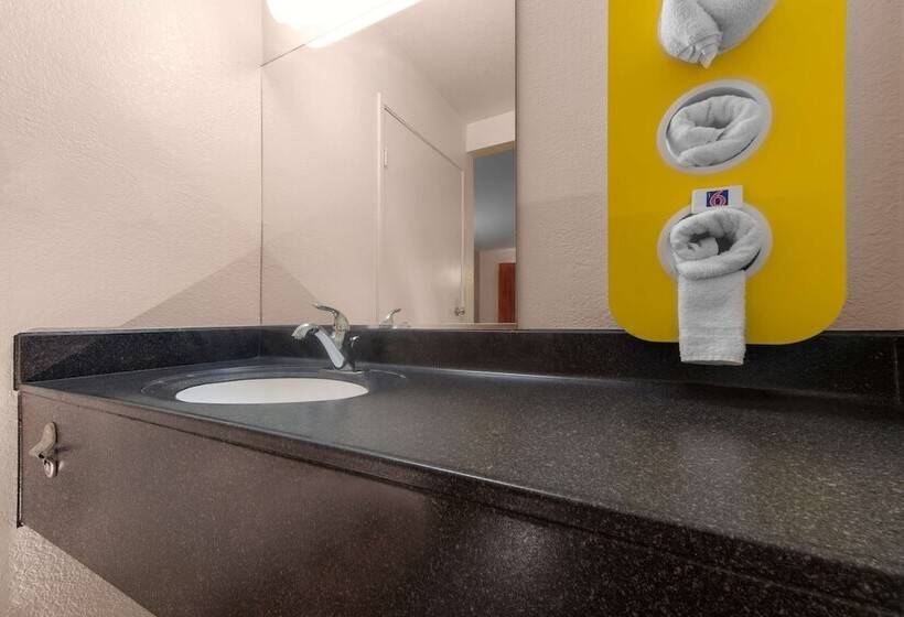 Номер Стандарт Адаптированный для Инвалидов, Motel 6 Saint Joseph, Mo
