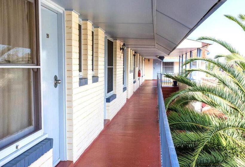 اتاق اکونومی, Cowra Motor Inn