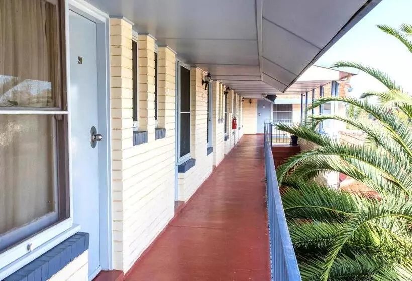اتاق اکونومی, Cowra Motor Inn