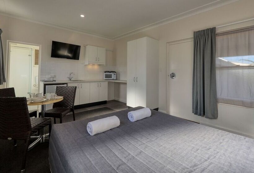 اتاق اکونومی, Cowra Motor Inn