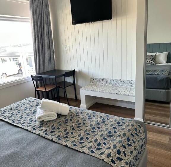 חדר אקונומי, Surf Beach Motel Newcastle
