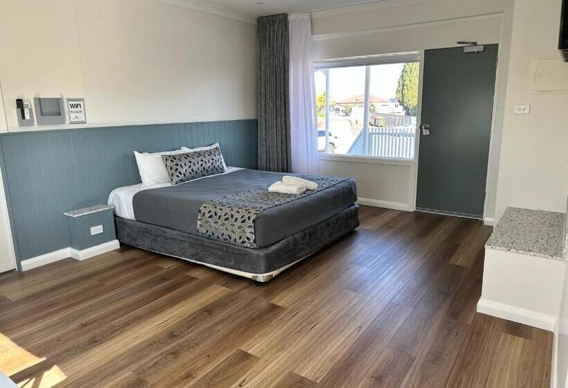 חדר דחוקס עם מיטת קינג, Surf Beach Motel Newcastle