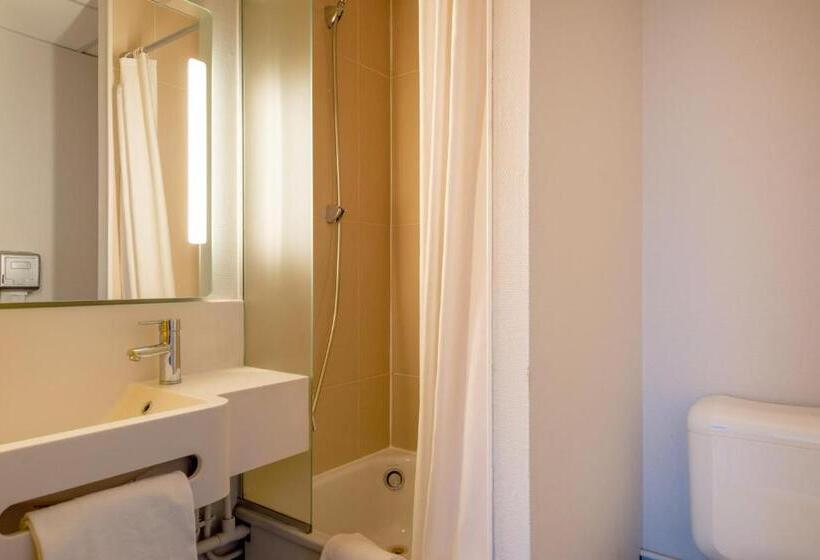Четырехместный Номер Стандарт, B&b Hotel Cholet Sud