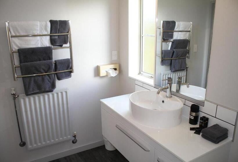 استودیوی استاندارد, Birchwood Manor