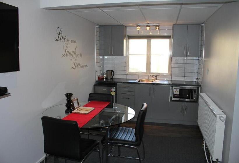 استودیوی استاندارد, Birchwood Manor