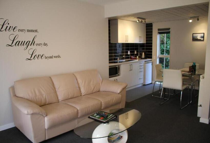 استودیوی استاندارد, Birchwood Manor