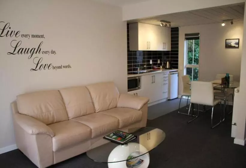 استودیوی استاندارد, Birchwood Manor
