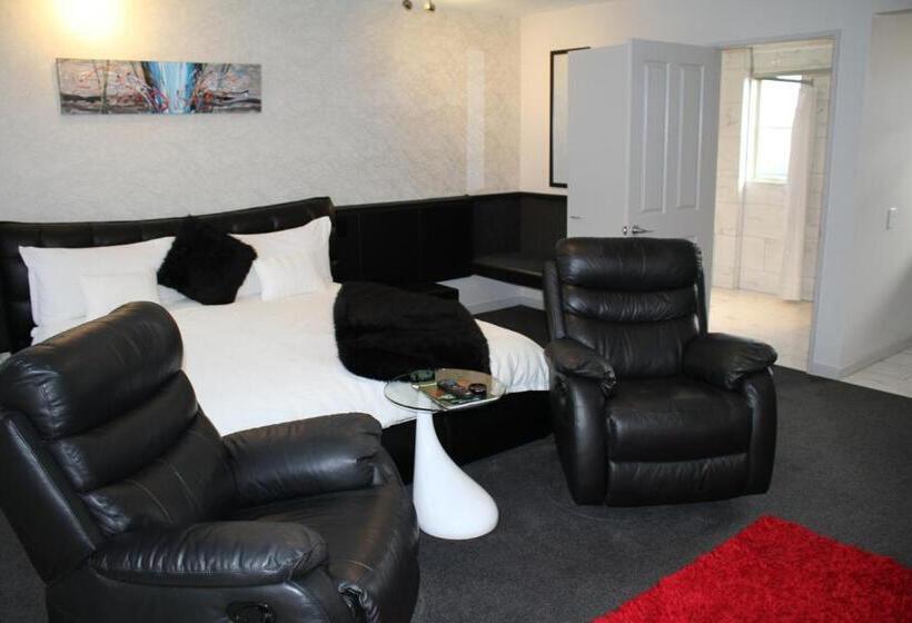 استودیوی استاندارد, Birchwood Manor