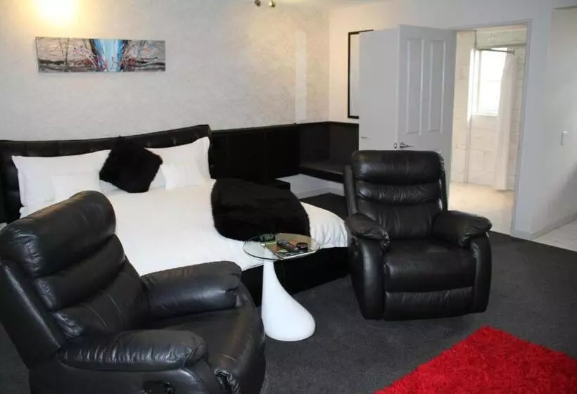 استودیوی استاندارد, Birchwood Manor
