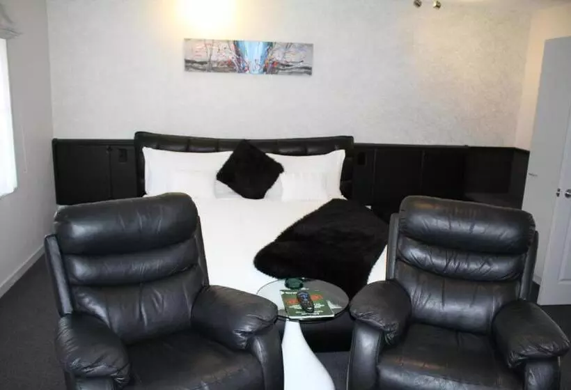 استودیوی استاندارد, Birchwood Manor