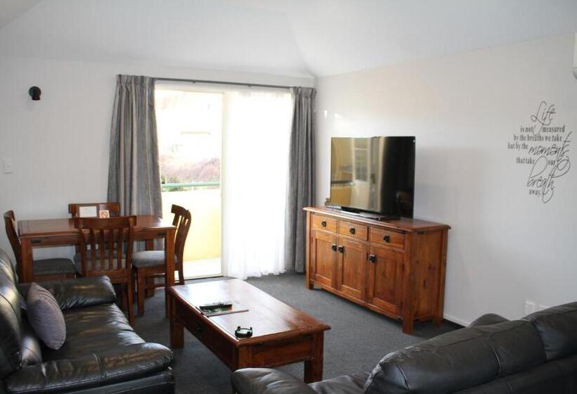 آپارتمان 1 خوابه, Birchwood Manor