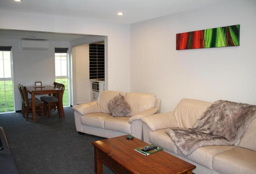 آپارتمان 1 خوابه, Birchwood Manor