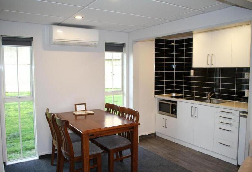 آپارتمان 1 خوابه, Birchwood Manor