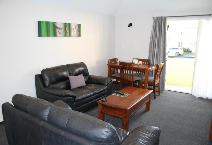 آپارتمان 1 خوابه, Birchwood Manor