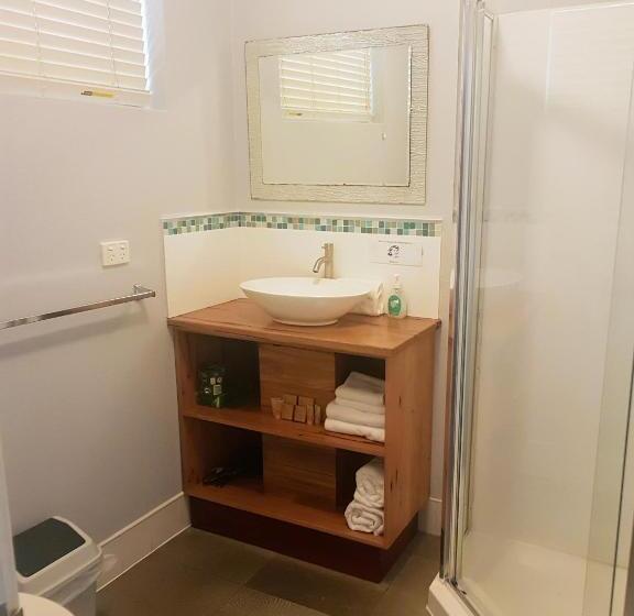 اتاق اجرایی, Adamsons Riverside Accommodation