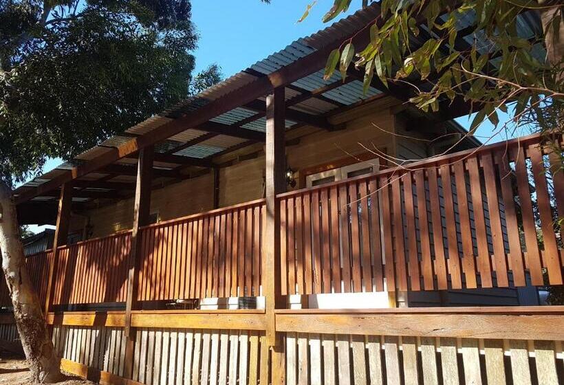 اتاق اجرایی, Adamsons Riverside Accommodation