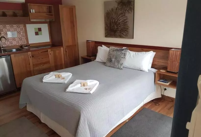 スタンダードスタジオ, Adamsons Riverside Accommodation