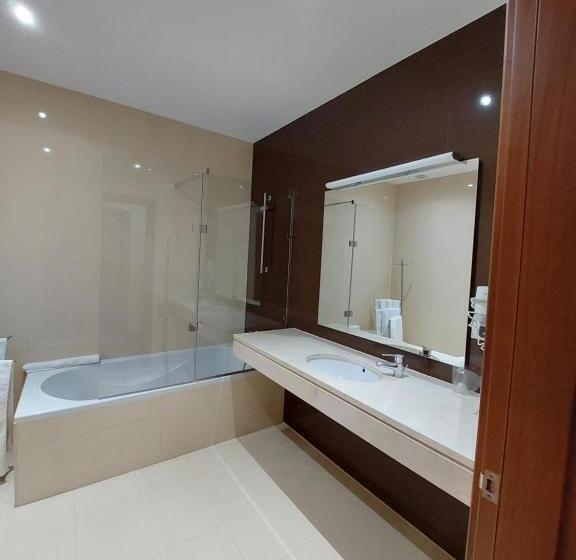 חדר משפחתי, Aguiar Da Pena