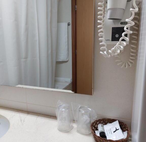 חדר משפחתי, Aguiar Da Pena