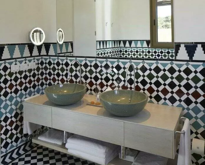 بانگلوی استاندارد 2 خوابه, Bahia Vik