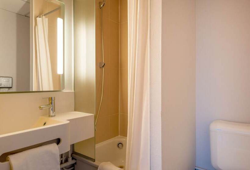 Четырехместный Номер Стандарт, B&b Hotel Cholet Sud