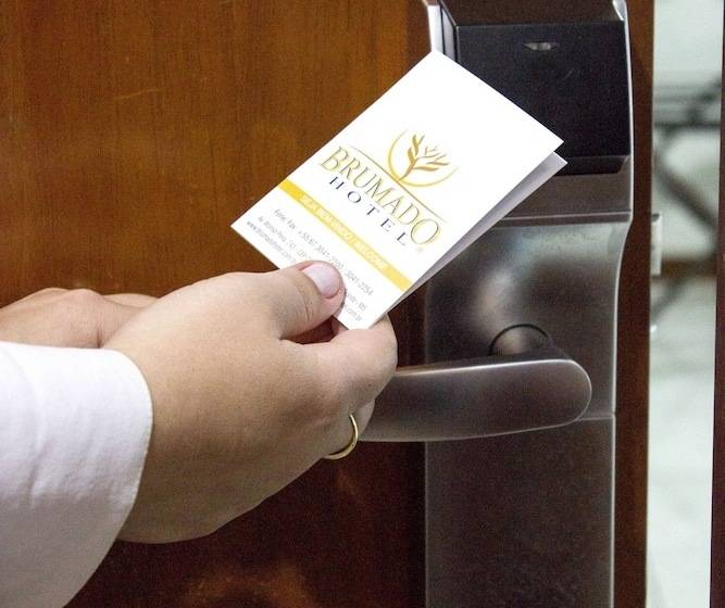 豪华三人间, Brumado