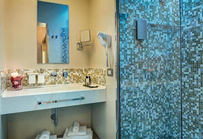 Camera Superiore, Dharma Luxury