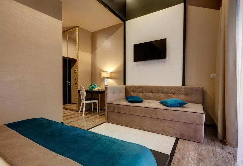 Camera Tripla Standard, Dharma Luxury