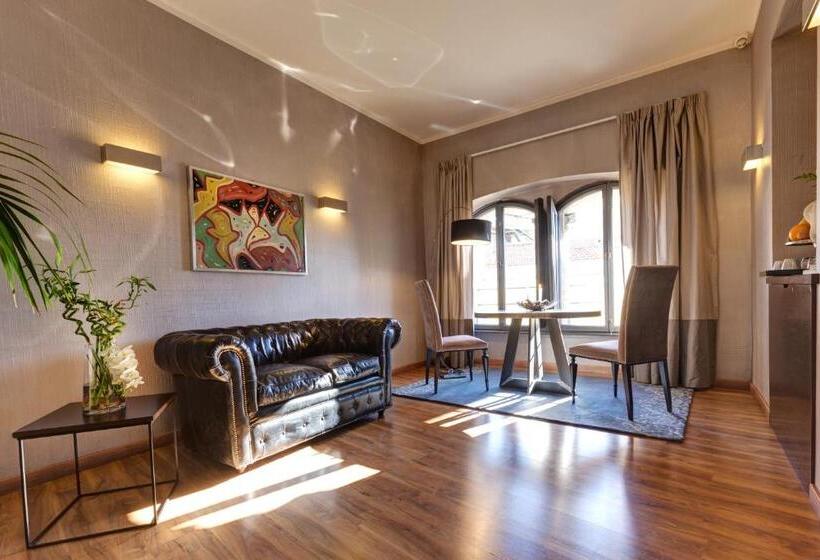 Suite Reale, Dharma Luxury