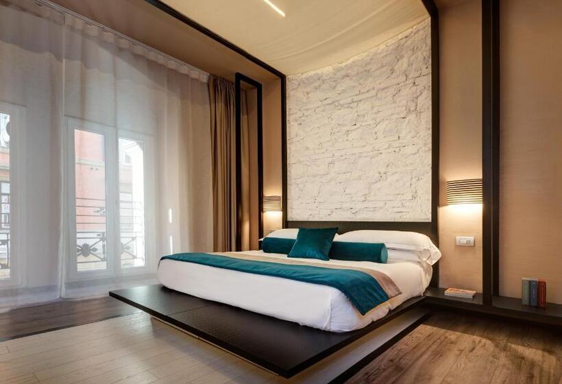 Camera Comfort, Dharma Luxury