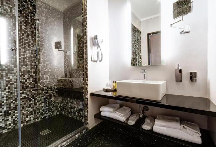 Suite Familiare, Dharma Luxury