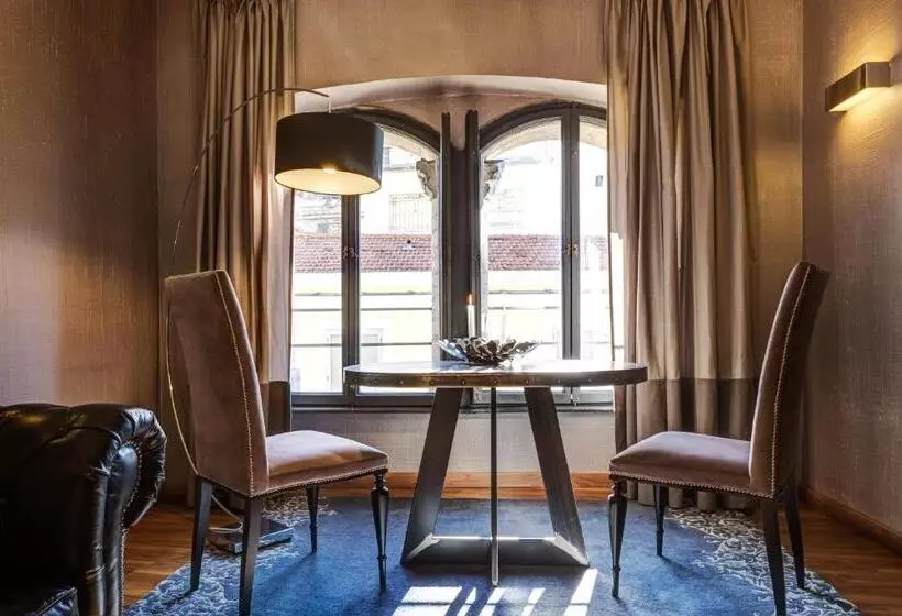Suite Reale, Dharma Luxury