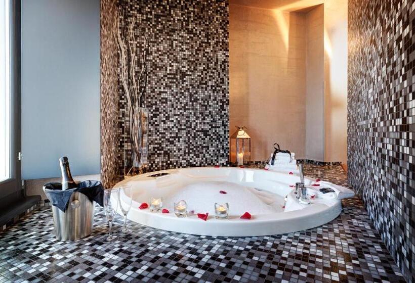 Suite Reale, Dharma Luxury