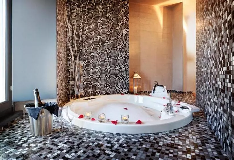 Suite Reale, Dharma Luxury