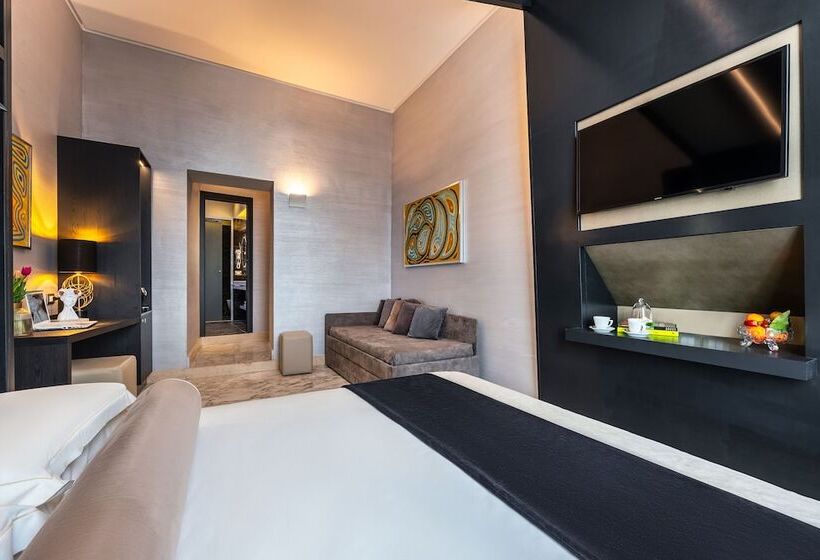 Camera Tripla Standard, Dharma Luxury