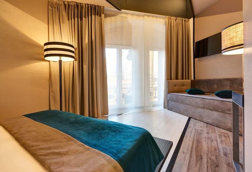 Camera Tripla Standard, Dharma Luxury