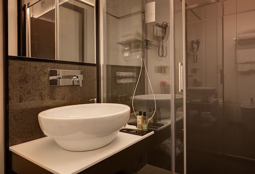 Camera Comfort, Dharma Luxury