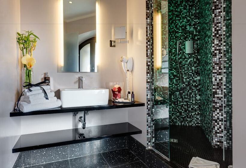 Suite Familiare, Dharma Luxury
