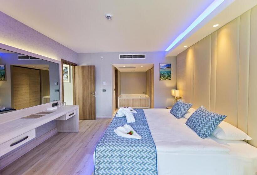 סוויטה דלוקס, Liberty Lykia Adults Only