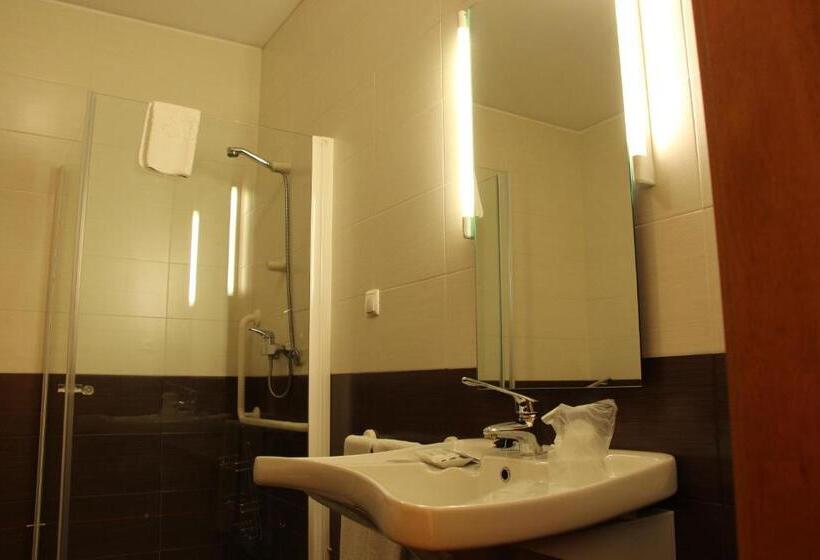 패밀리 룸, Minho Belo