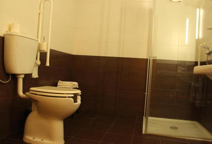 패밀리 룸, Minho Belo