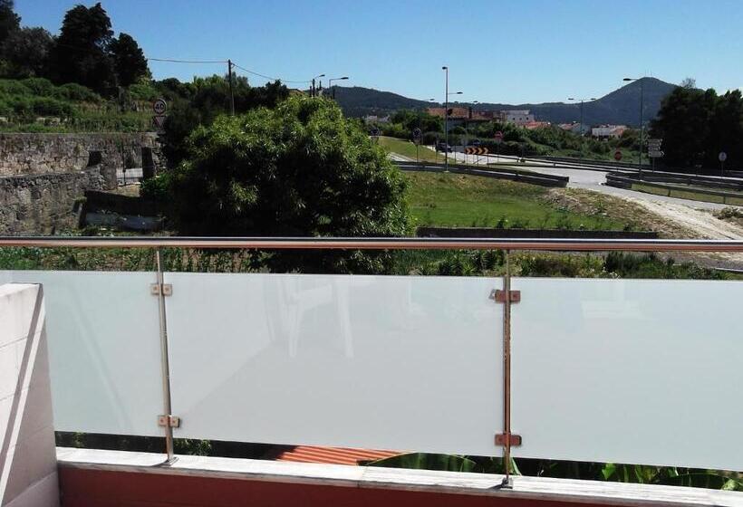 패밀리 룸, Minho Belo