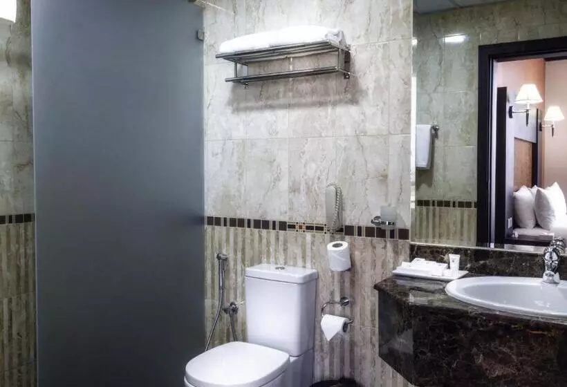 سوییت جونیور, Royal Phoenicia
