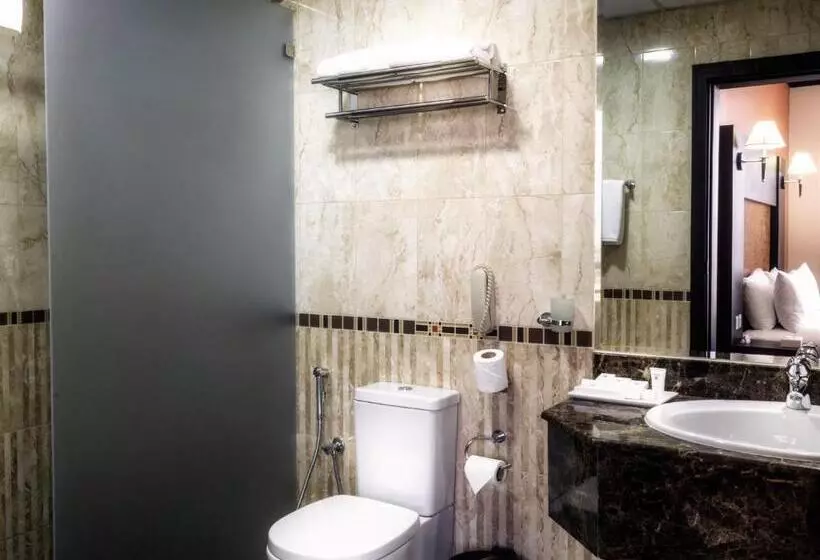 سوییت جونیور, Royal Phoenicia
