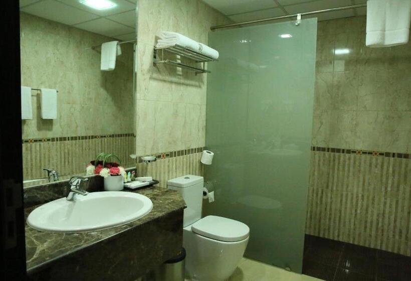 سوییت جونیور, Royal Phoenicia